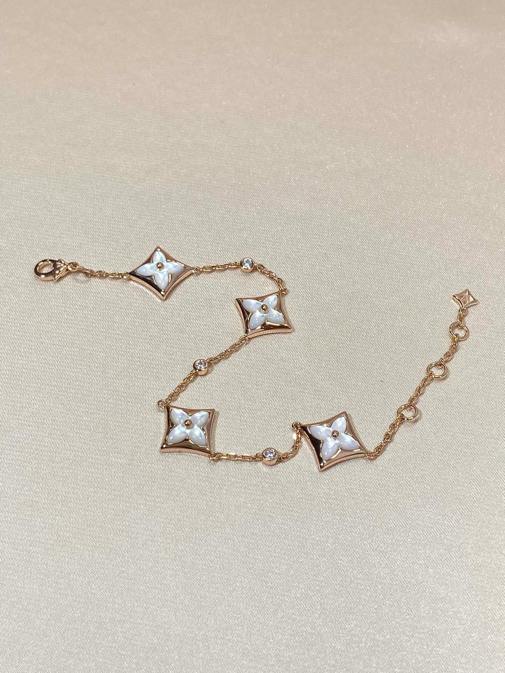 [Elowen jewels ]STAR 4 MOTIF ARMBAND AUS PERLMUTT, DIAMANTEN UND ROSÉGOLD