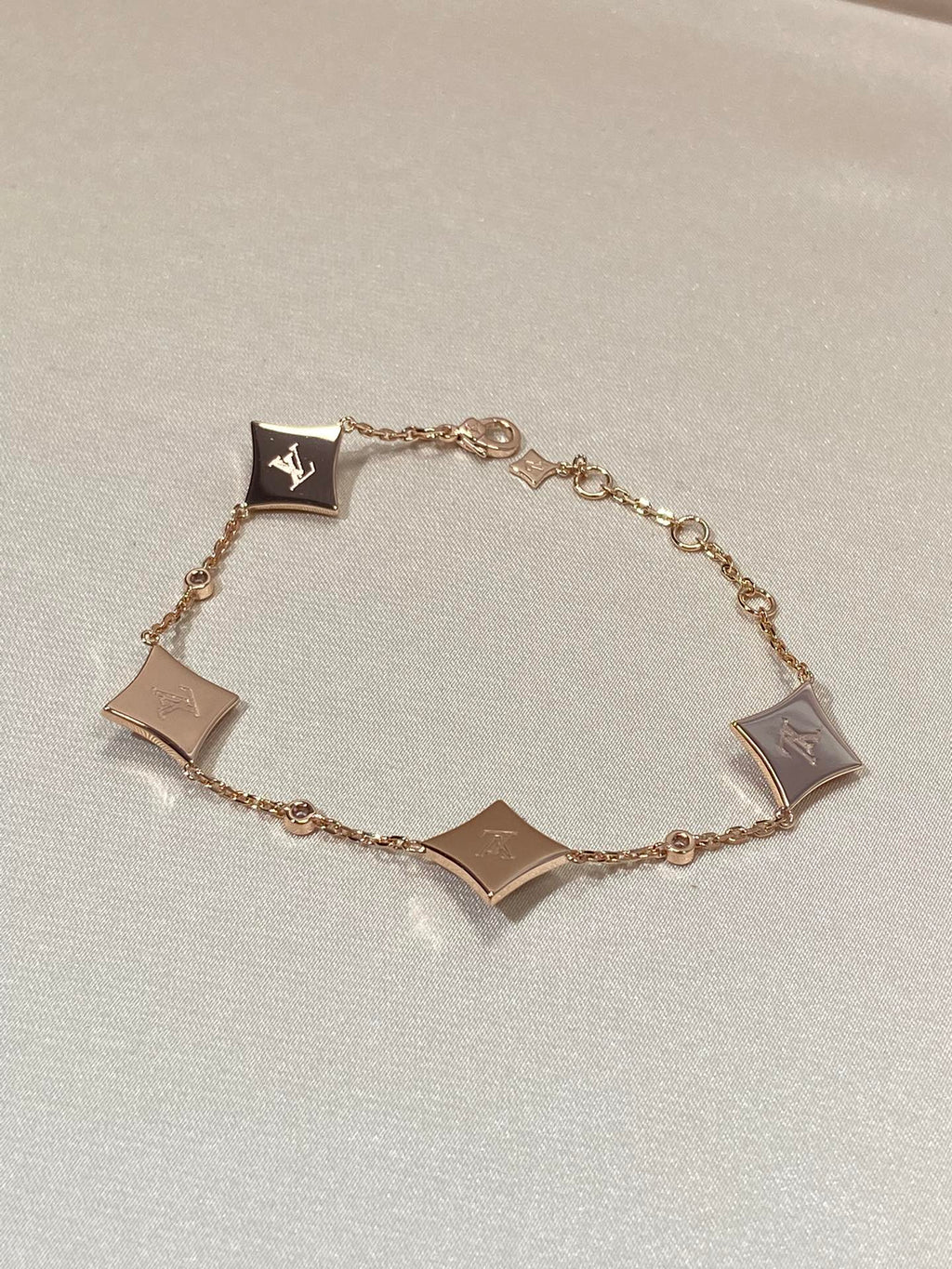 [Elowen jewels ]STAR 4 MOTIF ARMBAND AUS PERLMUTT, DIAMANTEN UND ROSÉGOLD