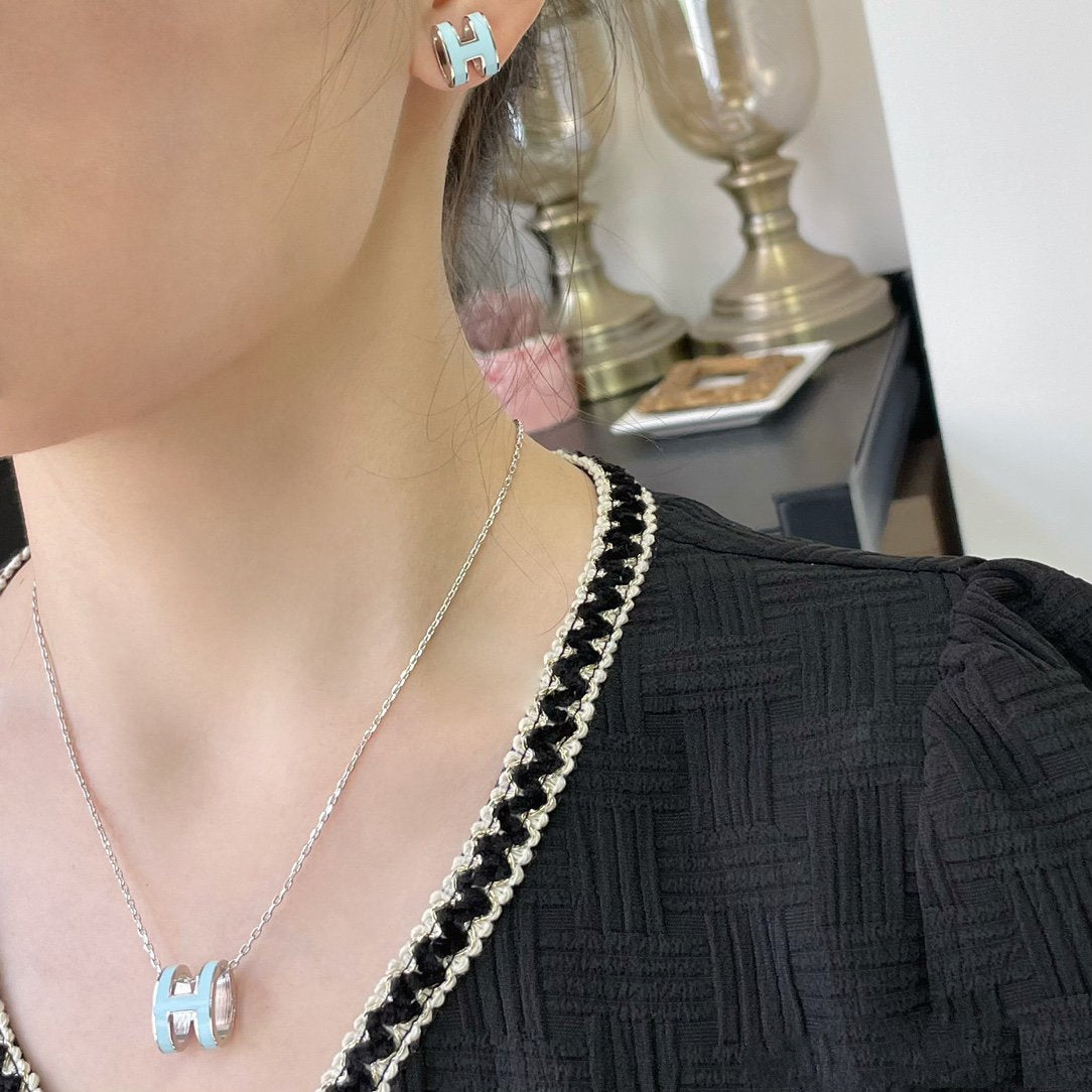 {
  "Elowen jewels": "エロウェン・ジュエルズ",
  "POP H SKY BLUE NECKLACE": "ポップH スカイブルー ネックレス"
}