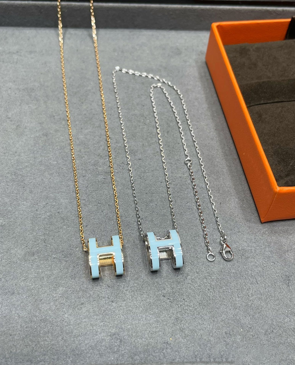 {
  "Elowen jewels": "エロウェン・ジュエルズ",
  "POP H SKY BLUE NECKLACE": "ポップH スカイブルー ネックレス"
}