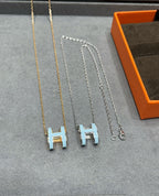 {
  "Elowen jewels": "エロウェン・ジュエルズ",
  "POP H SKY BLUE NECKLACE": "ポップH スカイブルー ネックレス"
}