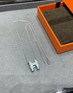 {
  "Elowen jewels": "エロウェン・ジュエルズ",
  "POP H SKY BLUE NECKLACE": "ポップH スカイブルー ネックレス"
}