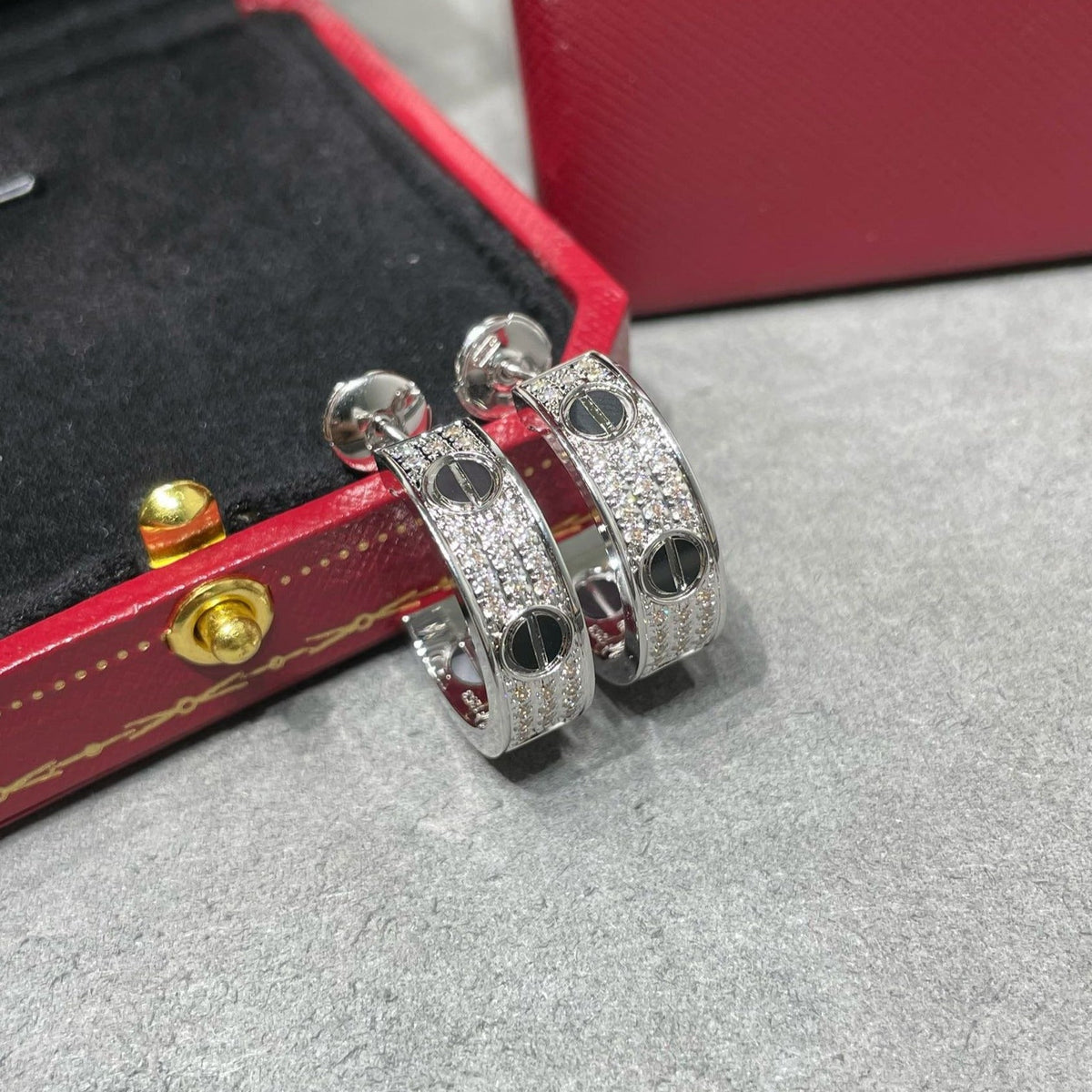 [Elowen jewels ]LOVE CERAMIC DIAMOND PAVED SILVER EARRINGS