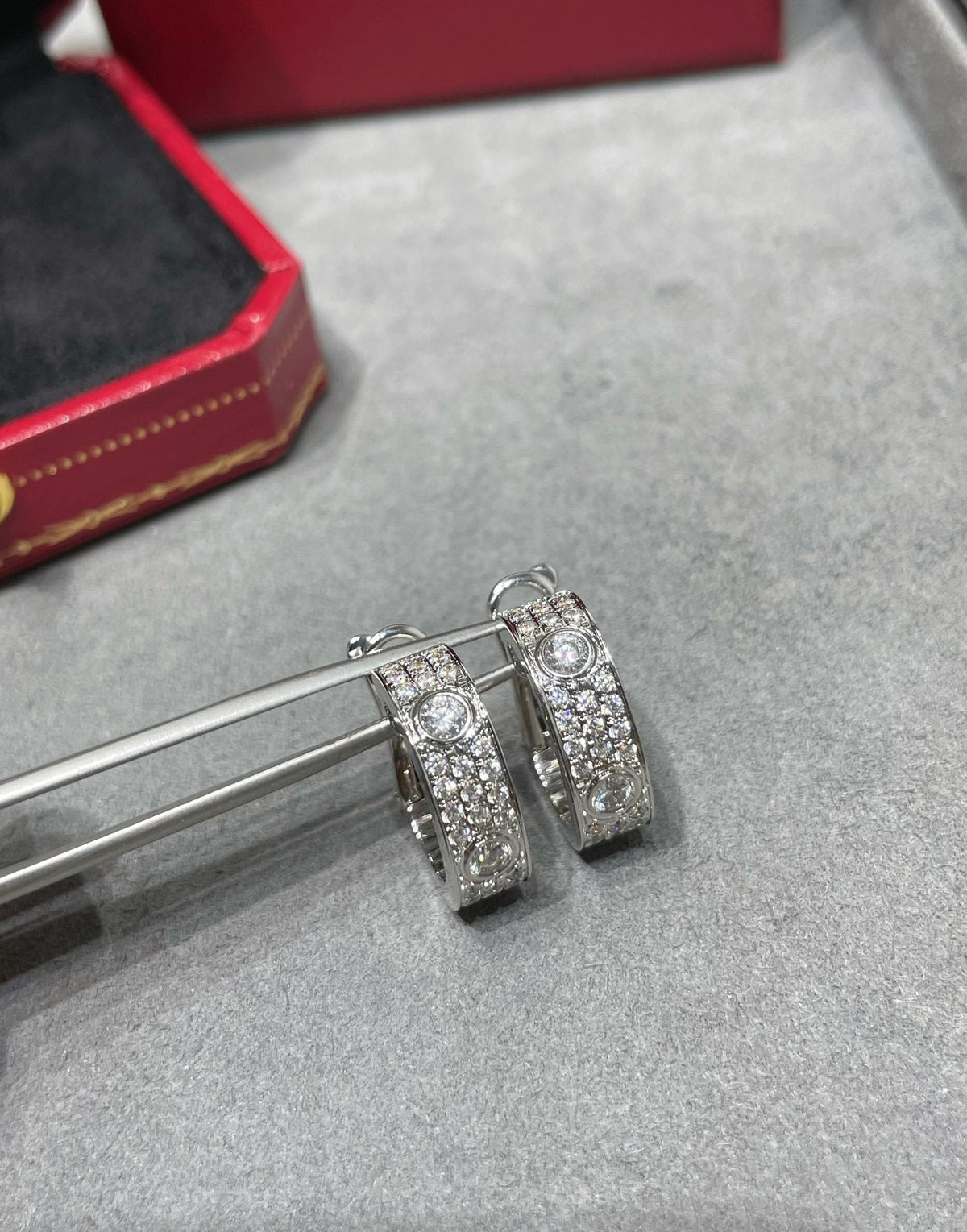 [Elowen jewels ]LOVE 5.5MM DIAMOND PAVED EARRINGS