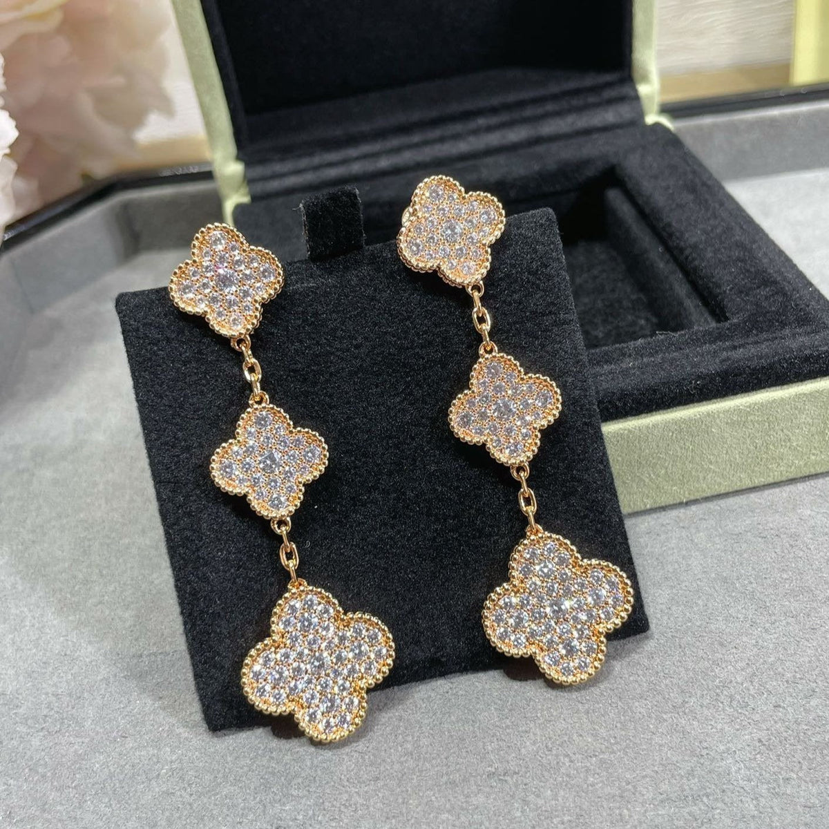 [Elowen jewels] CLOVER 3-MOTIV-DIAMANT-PAVÉ-OHRRINGE IN ROSÉGOLD