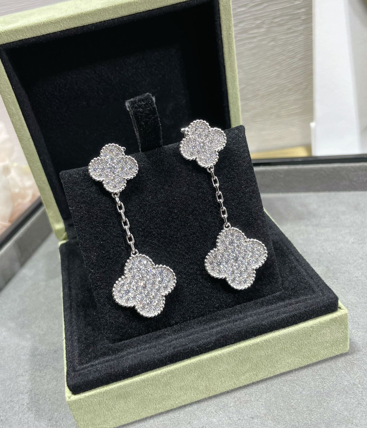 [Elowen jewels] CLOVER 2 MOTIVE OHRRINGE AUS SILBER MIT DIAMANT-PAVÉ