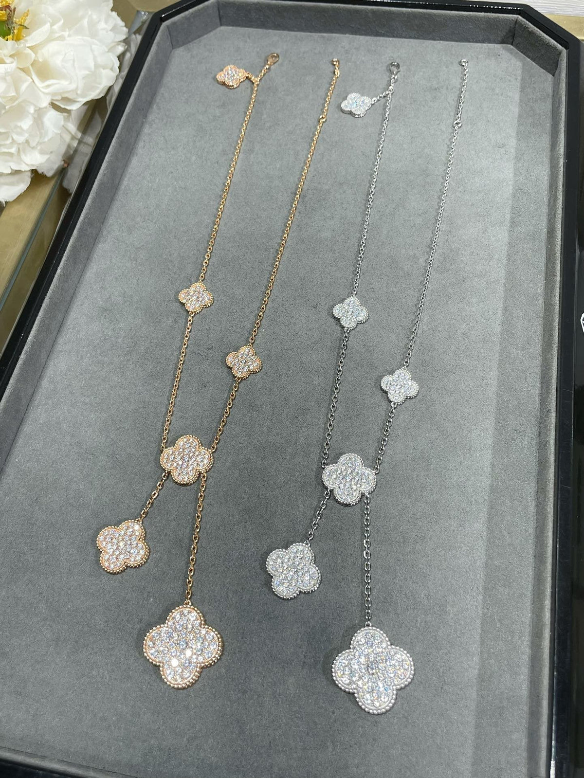 [Elowen jewels ]CLOVER 6-MOTIV-HALSKETTE MIT DIAMANT-PAVÉ