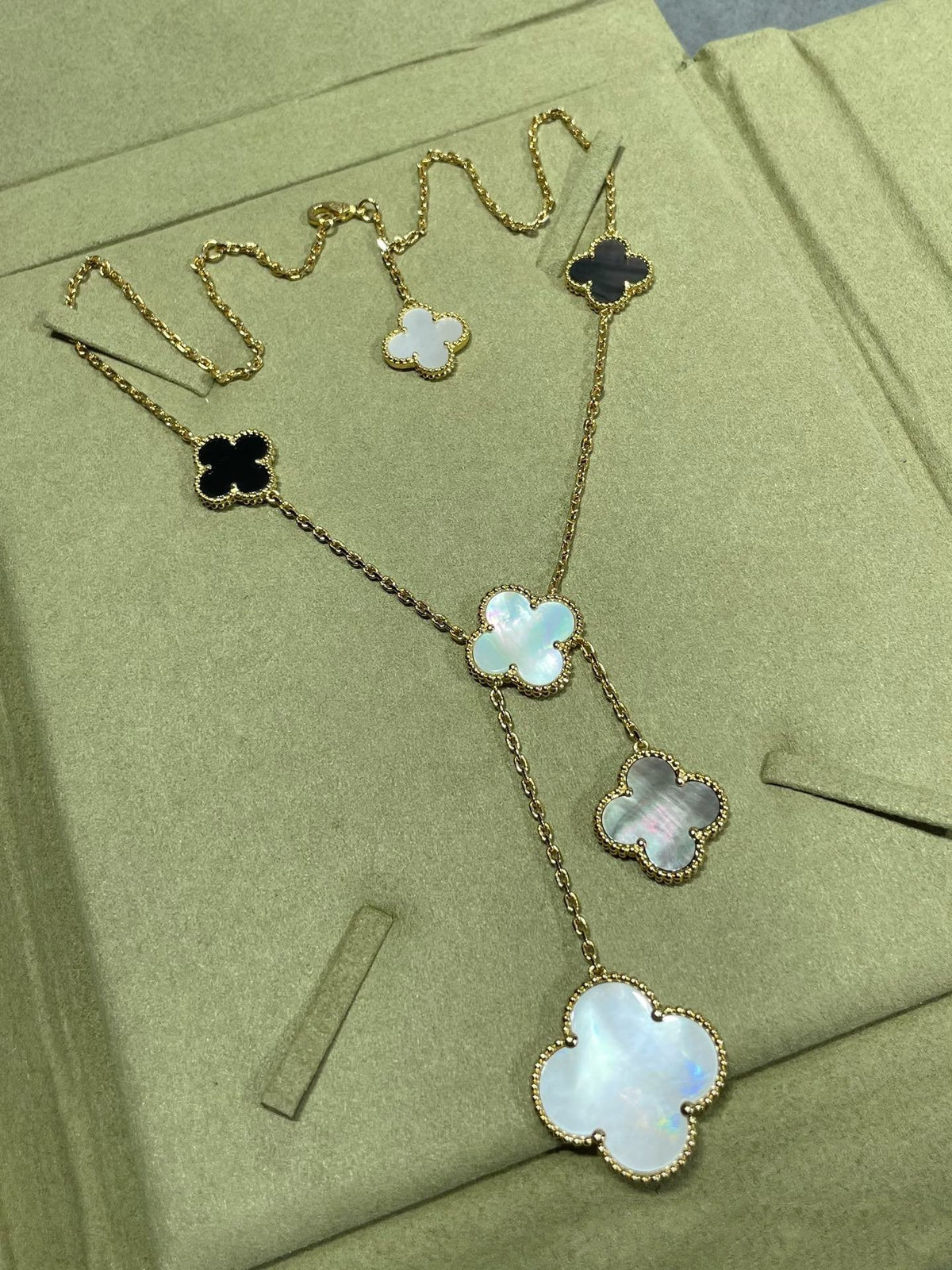 [Elowen jewels ]CLOVER 6 MOTIF MOP ONYX GOLD NECKLACE