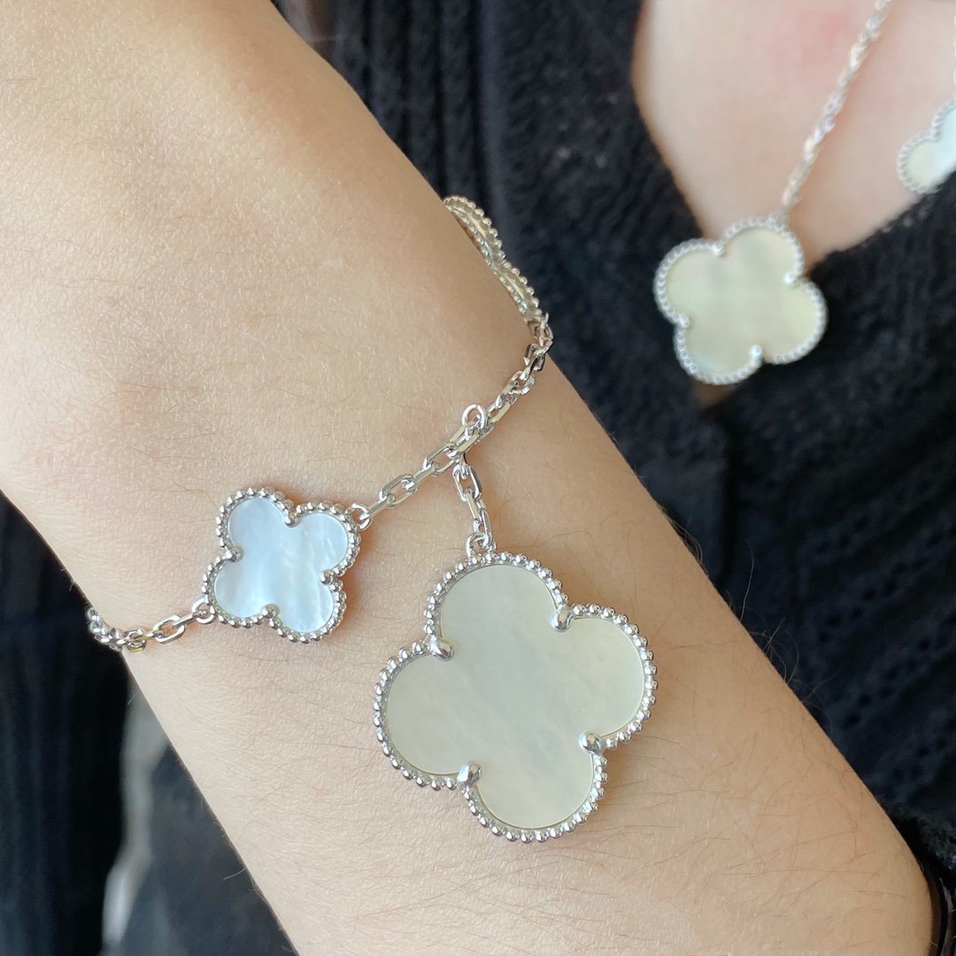 [Elowen jewels ]CLOVER 5-MOTIV-ARMBAND AUS SILBER MIT WEISSEM PERLMUTT