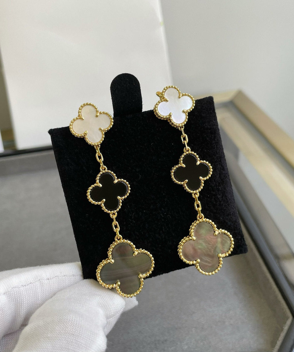[Elowen jewels ]CLOVER 3 MOTIF MOP ONYX DARK MOP PINK GOLD EARRINGS