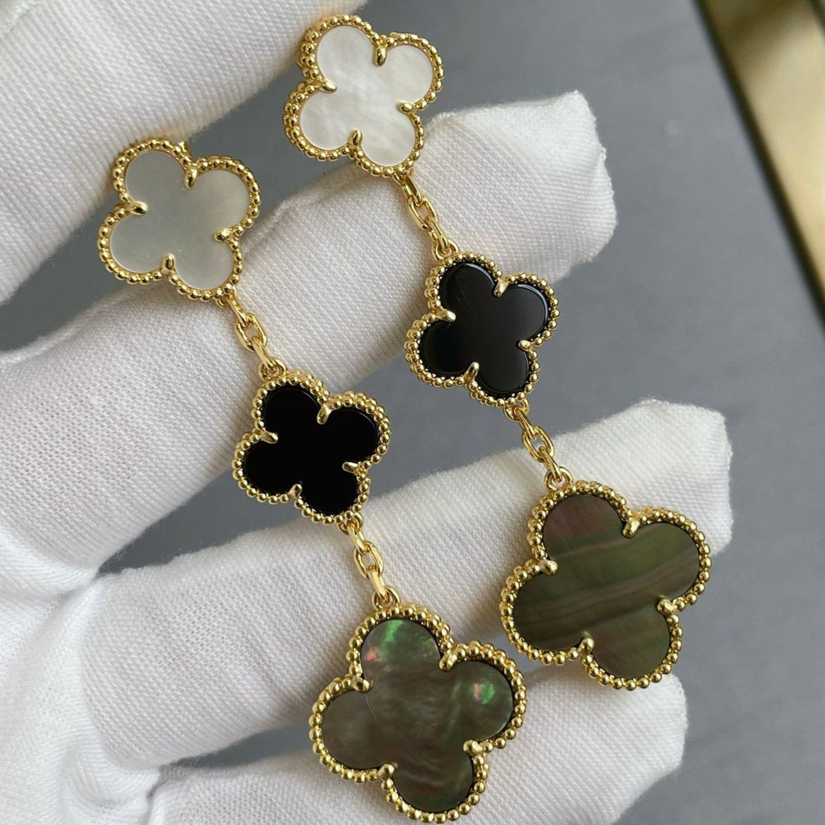 [Elowen jewels ]CLOVER 3 MOTIF MOP ONYX DARK MOP PINK GOLD EARRINGS