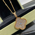{
"Elowen jewels ": "Elowen jewels ",
"CLOVER 25MM LARGE PEDANT DIAMOND PAVED LONG NECKLACE": "クローバー 25MM ラージペンダント ダイヤモンドパヴェ ロングネックレス"
}