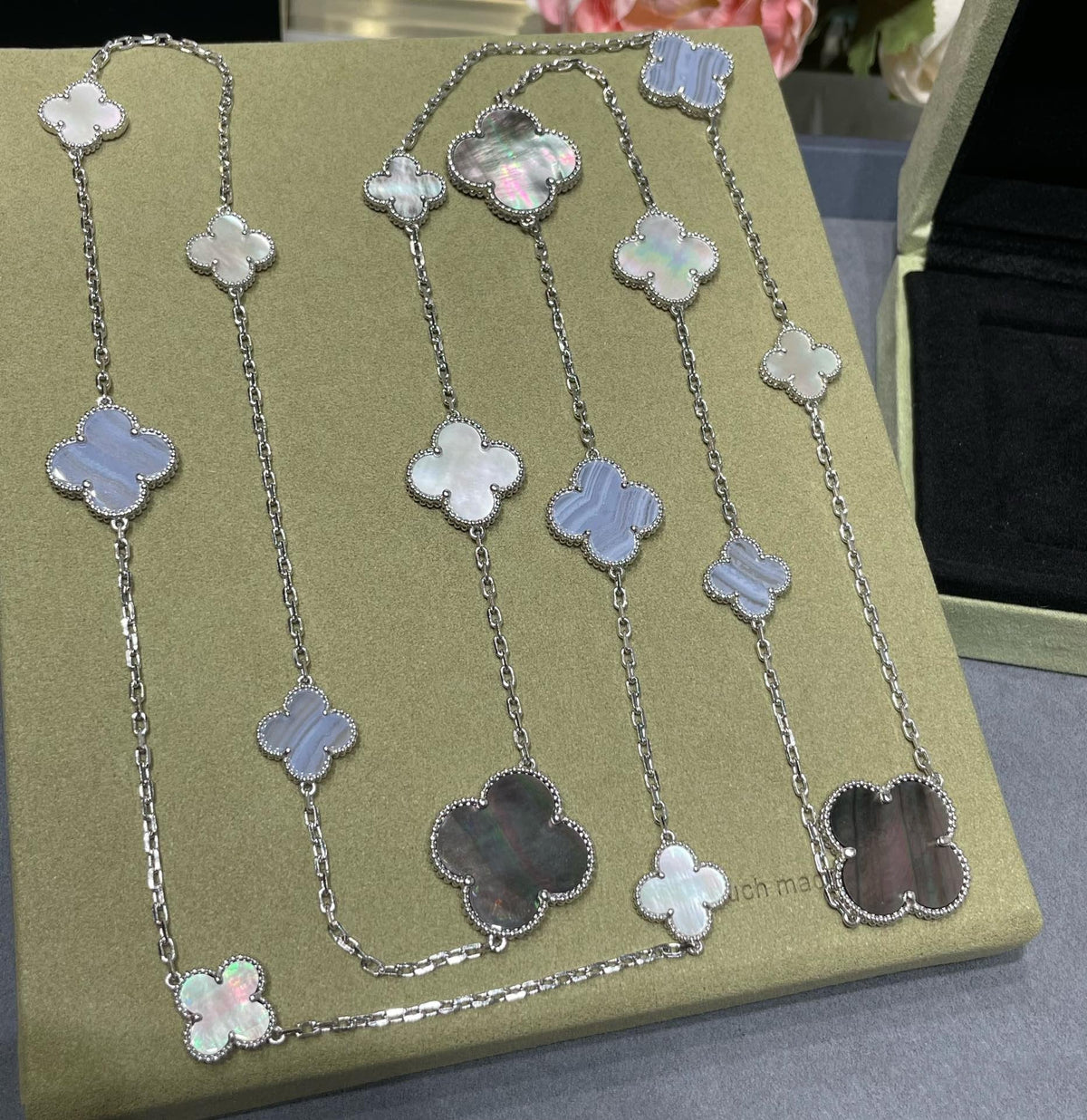 [Elowen jewels ]クローバー 16モチーフ カルセドニー マザーオブパール シルバーネックレス