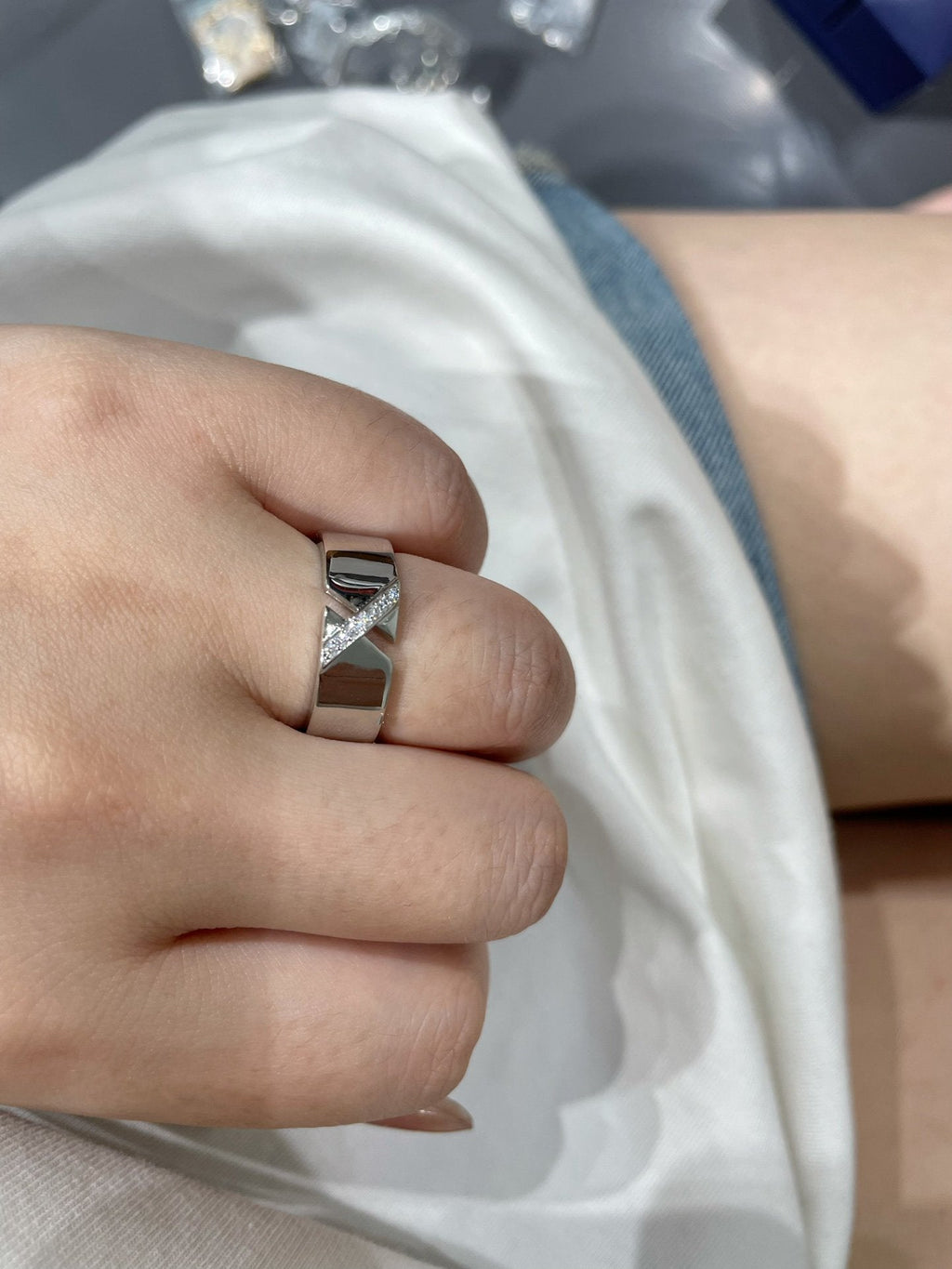 {
  "Elowen jewels": "エロウェン・ジュエルズ",
  "LIENS EVIDENCE DIAOMOND RING": "リアン エヴィダンス ダイヤモンド リング"
}