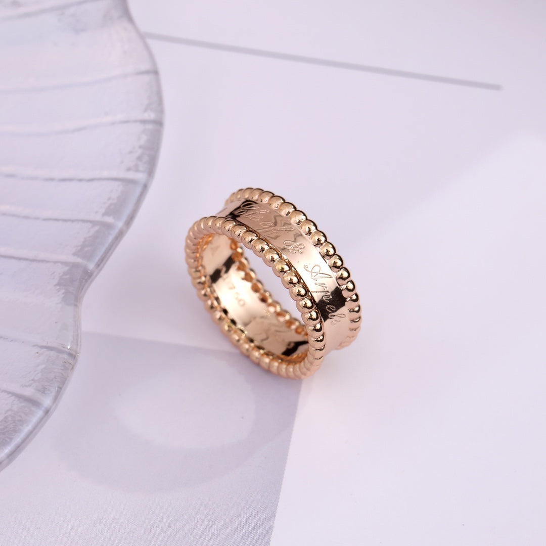 {
  "Elowen jewels ": "エローウェン・ジュエルズ",
  "PERLEE SIGNATURE RING": "ペルレ シグネチャー リング"
}