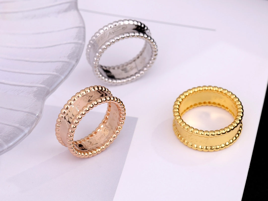 {
  "Elowen jewels ": "エローウェン・ジュエルズ",
  "PERLEE SIGNATURE RING": "ペルレ シグネチャー リング"
}