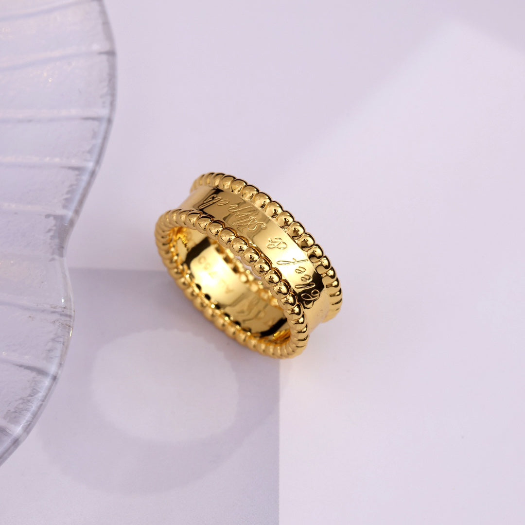 {
  "Elowen jewels ": "エローウェン・ジュエルズ",
  "PERLEE SIGNATURE RING": "ペルレ シグネチャー リング"
}