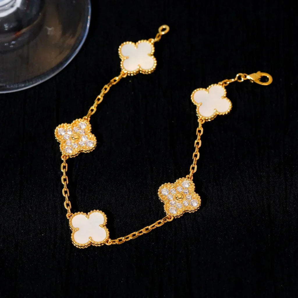 [Elowen jewels ]KOLLEKTION CLOVER WHITE PEARL MOP ARMBAND MIT 5 MOTIVEN