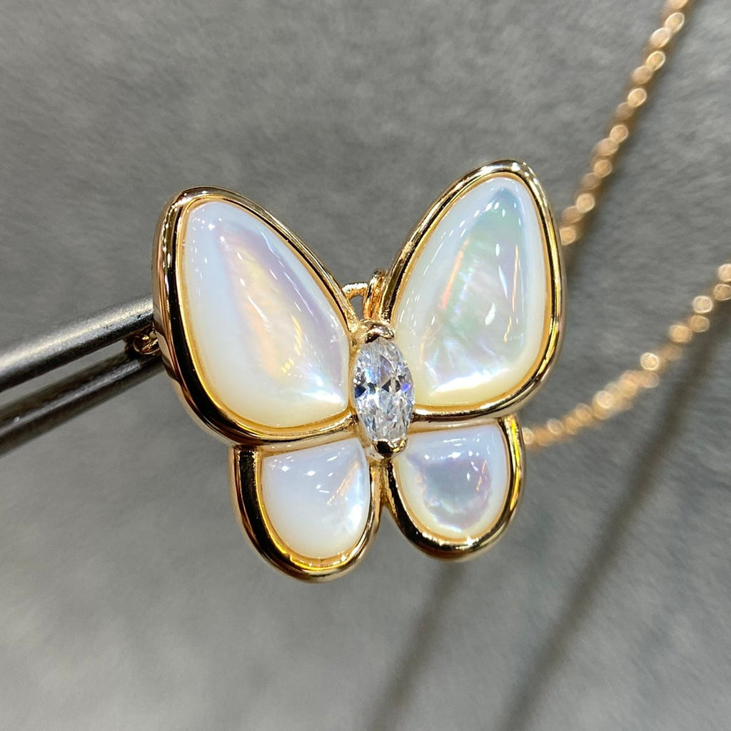 {
  "Elowen jewels": "Elowen jewels",
  "BUTTERFLY MOP DIAMOND NECKLACE": "バタフライ マザーオブパール ダイヤモンド ネックレス"
}