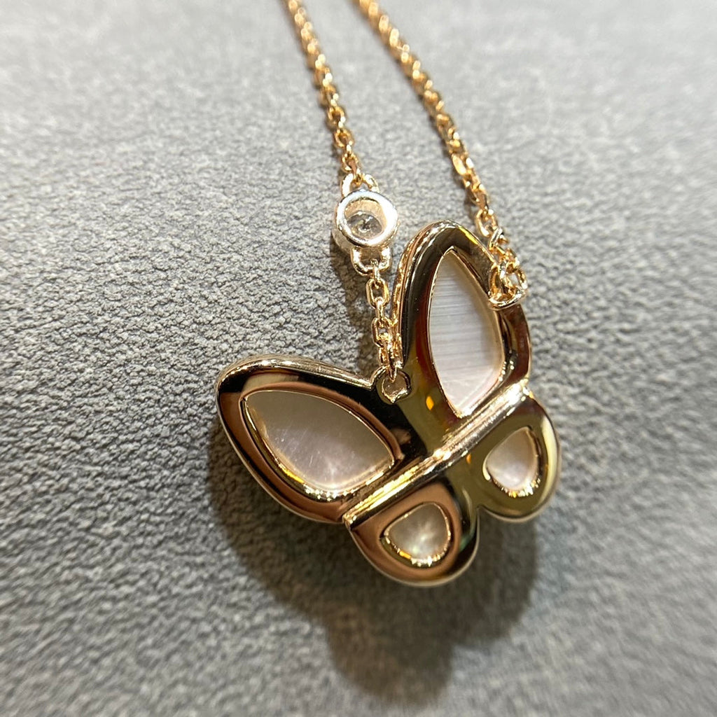 {
  "Elowen jewels": "Elowen jewels",
  "BUTTERFLY MOP DIAMOND NECKLACE": "バタフライ マザーオブパール ダイヤモンド ネックレス"
}