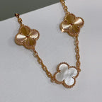 [Elowen jewels ]KOLLEKTION CLOVER WHITE PEARL MOP ARMBAND MIT 5 MOTIVEN