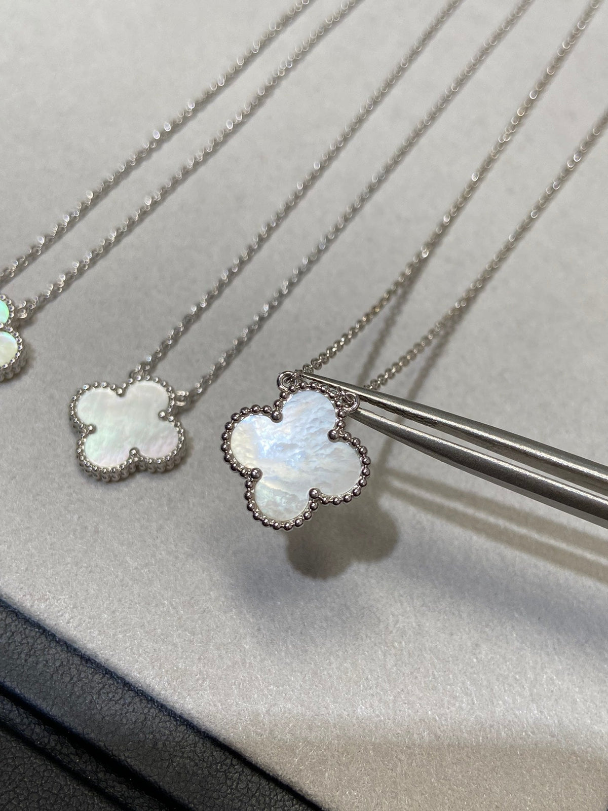 [Elowen jewels ]CLOVER MEDIUM KETTE SILBER WEISSES PERLMUTT
