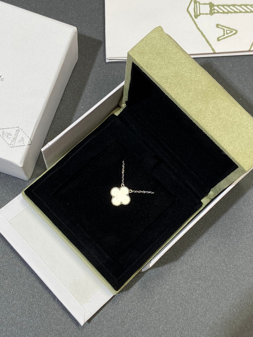 [Elowen jewels ]CLOVER MEDIUM KETTE SILBER WEISSES PERLMUTT