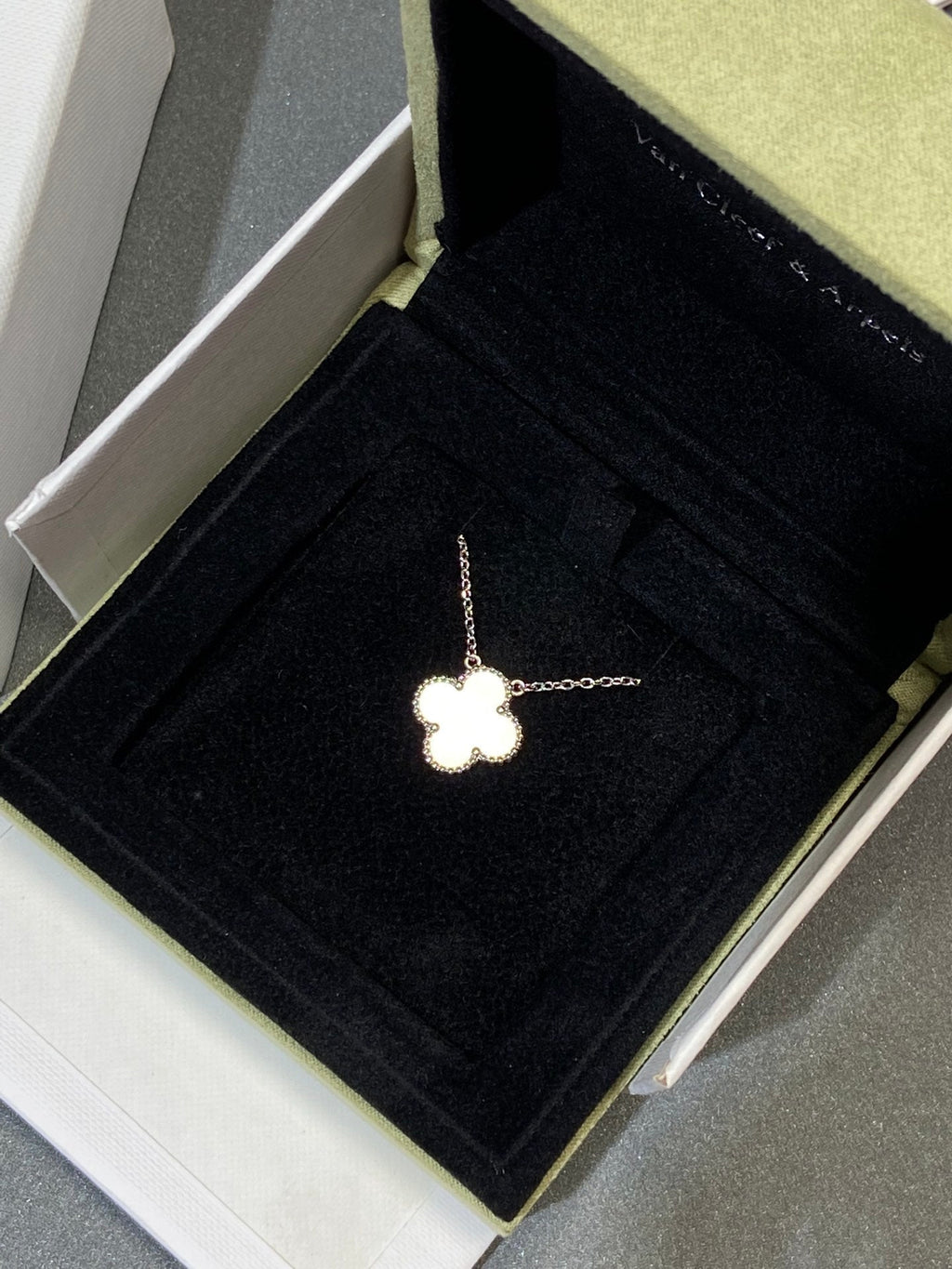 [Elowen jewels ]CLOVER MEDIUM KETTE SILBER WEISSES PERLMUTT