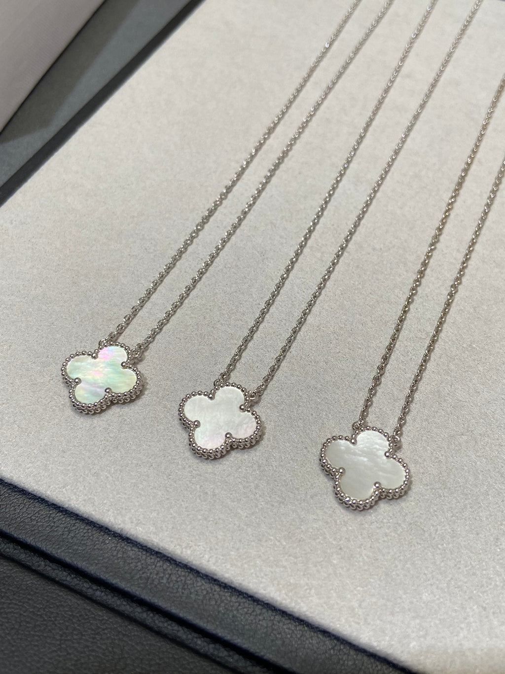 [Elowen jewels ]CLOVER MEDIUM KETTE SILBER WEISSES PERLMUTT