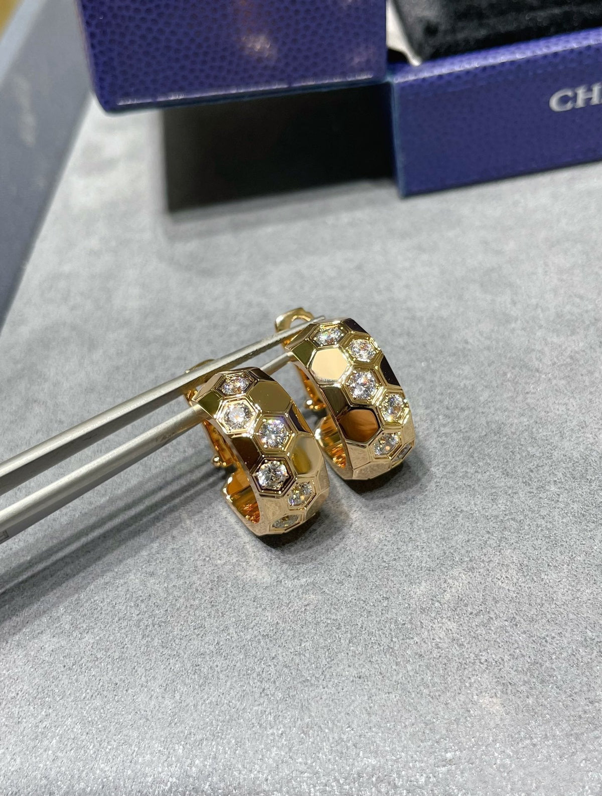 [Elowen jewels ]BEE LOVE DIAMOND HOOP EARRINGS