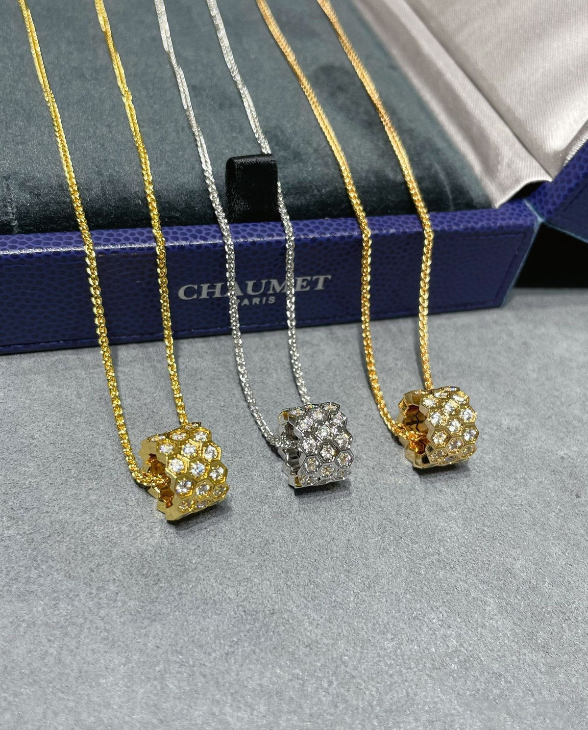 [Elowen jewels ]BEE LOVE DIAMOND PAVED 3 ROW NECKLACE