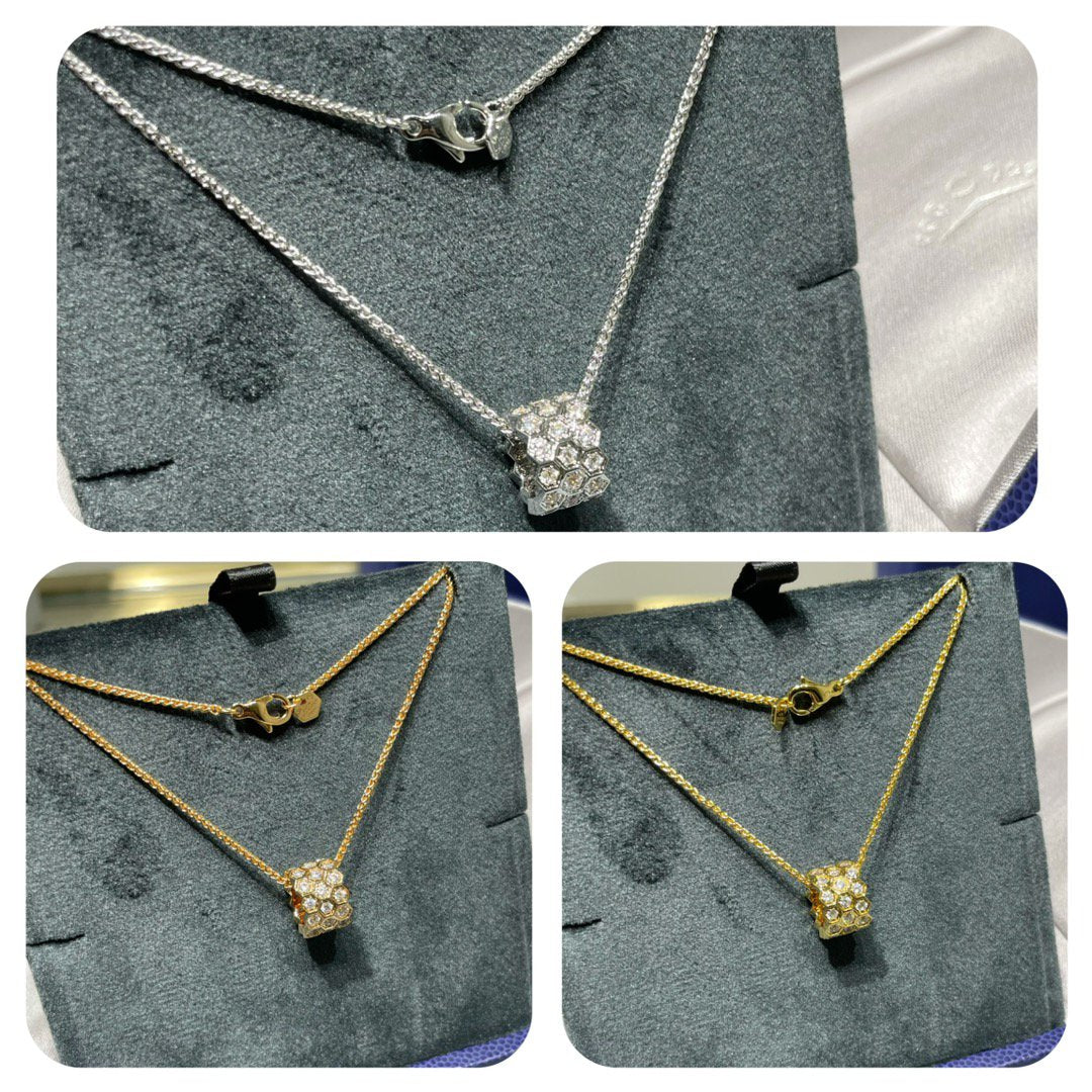 {
  "Elowen jewels": "Elowen jewels",
  "BEE LOVE DIAMOND PAVED 3 ROW NECKLACE": "BEE LOVE ダイヤモンド パヴェ 3連ネックレス"
}