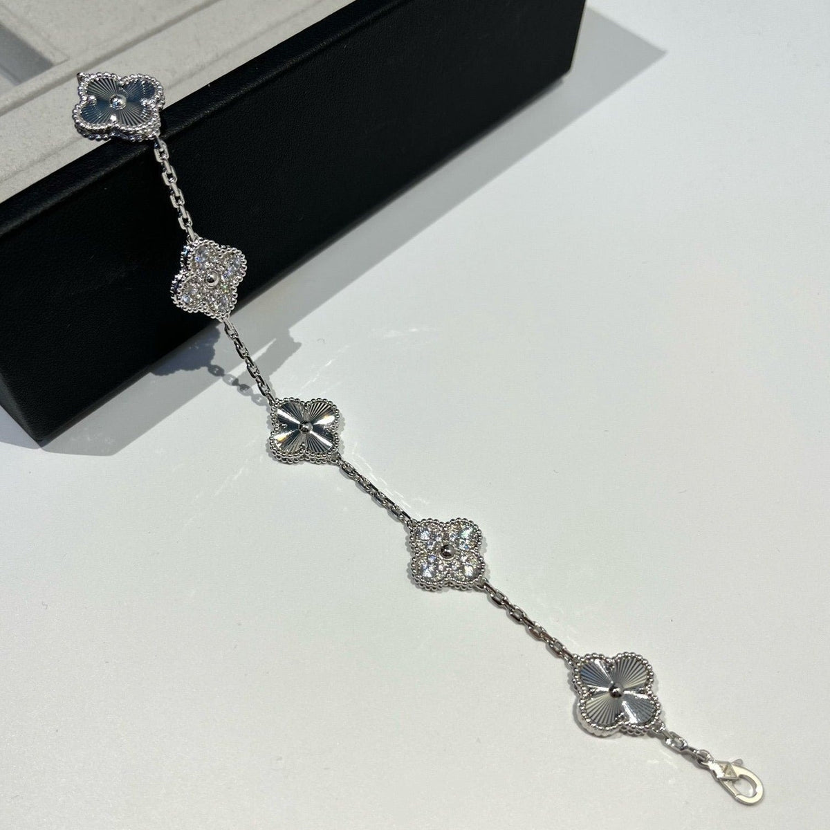 [Elowen jewels ] CLOVER 5 MOTIF LASER BRACELET COLLECTION