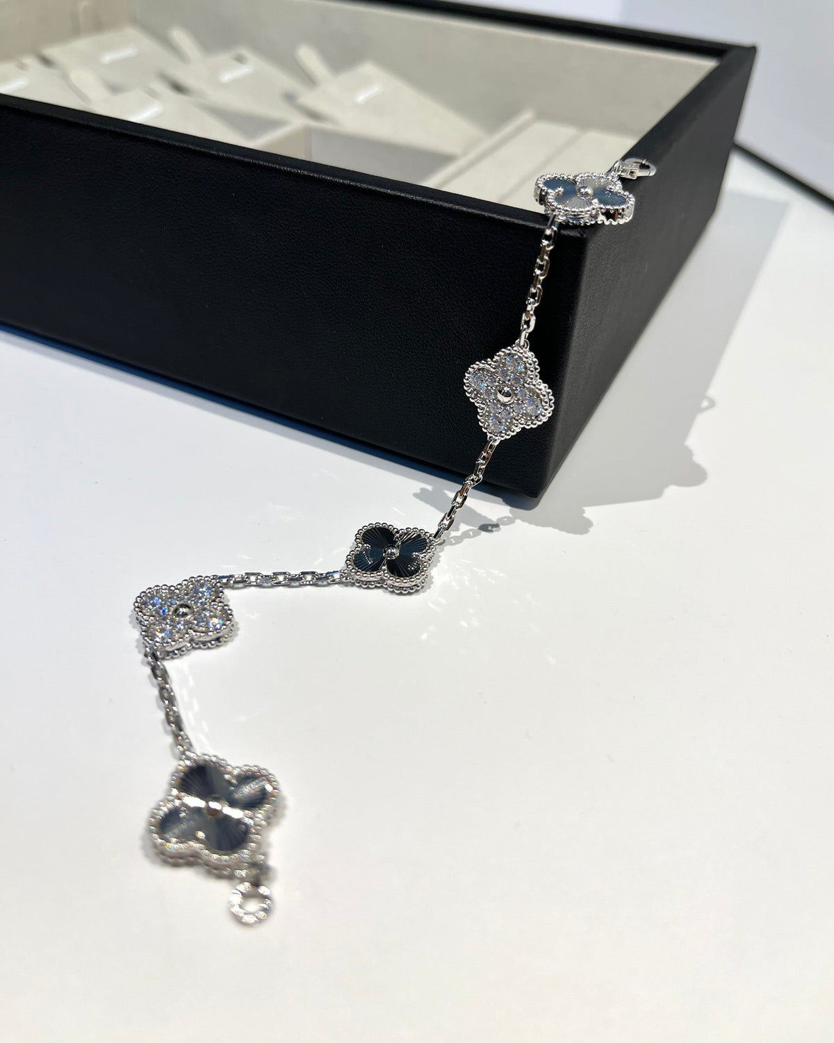 [Elowen jewels ] CLOVER 5 MOTIF LASER BRACELET COLLECTION