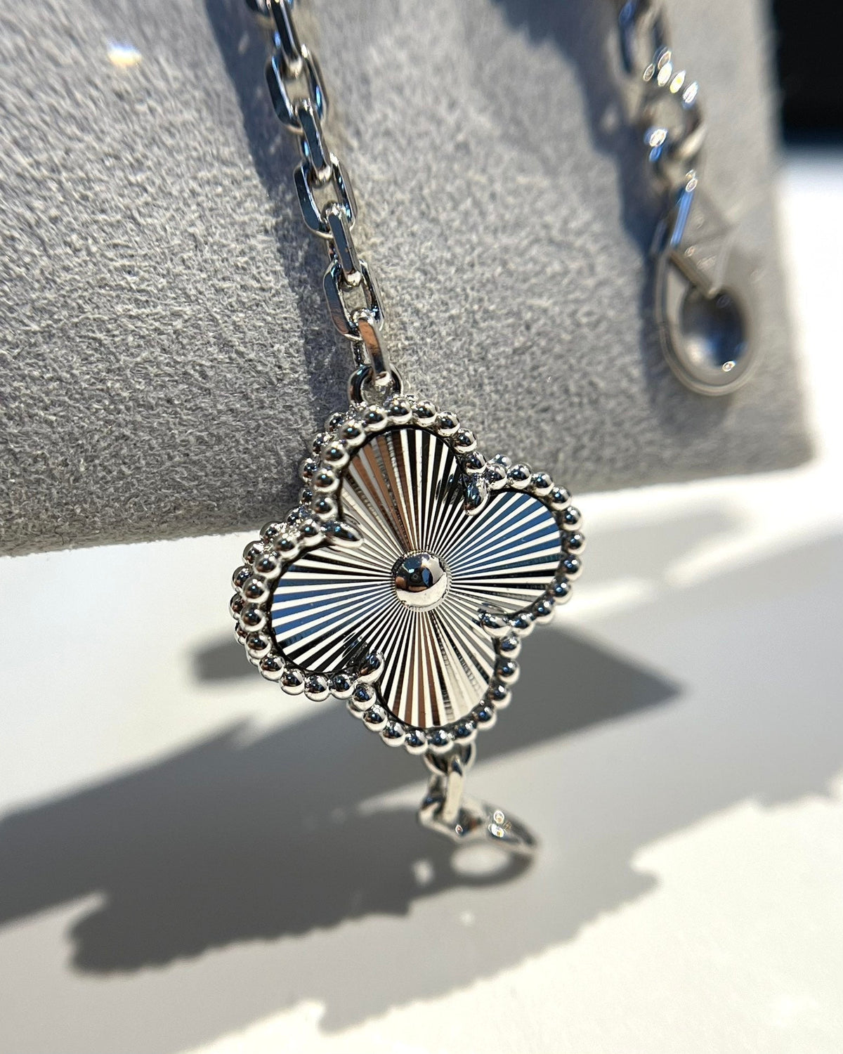 [Elowen jewels ] CLOVER 5 MOTIF LASER BRACELET COLLECTION
