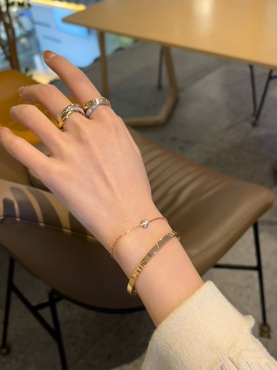{
  "Elowen jewels": "エロウェン・ジュエルズ",
  "DAMOUR DIAMOND LINK BRACELET": "ダムール ダイヤモンド リンク ブレスレット"
}