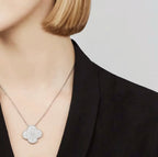 [Elowen jewels ]CLOVER 25MM GROSSER ANHÄNGER MIT DIAMANT-PAVÉ SILBERHALSKETTE