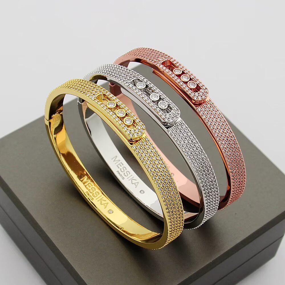 {
  "Elowen jewels": "Elowen jewels",
  "Move Noa Full Pavé Diamond Bangle Bracelet": "Move Noa フルパヴェ ダイヤモンド バングルブレスレット"
}