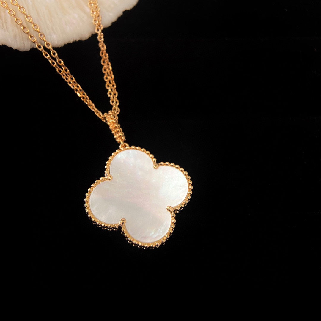 [Elowen jewels ]CLOVER 25MM MOP LARGE PENDANT NECKLACE