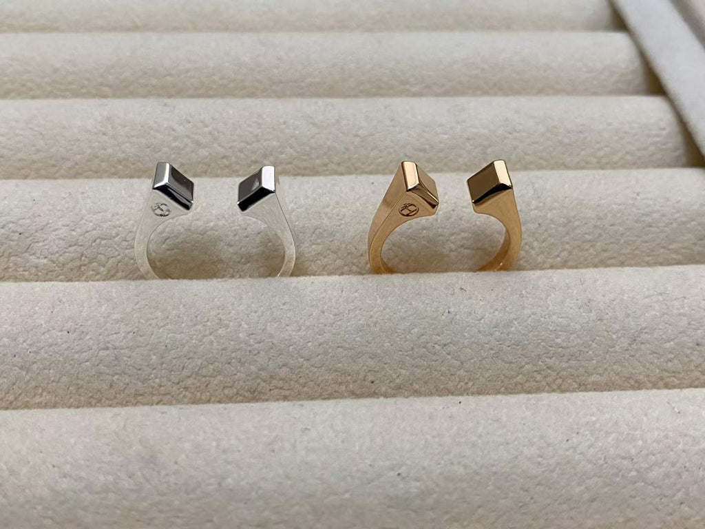 [Elowen jewels]THE CONE RIVET RING IS OPEN AND ONE SIZE FITS ALL