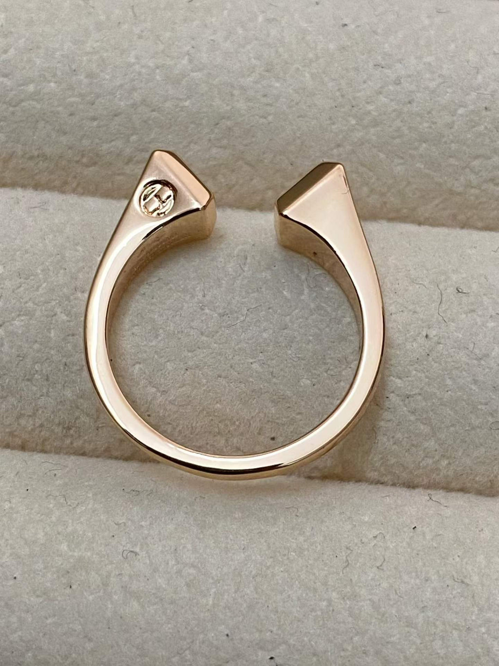 [Elowen jewels]THE CONE RIVET RING IS OPEN AND ONE SIZE FITS ALL