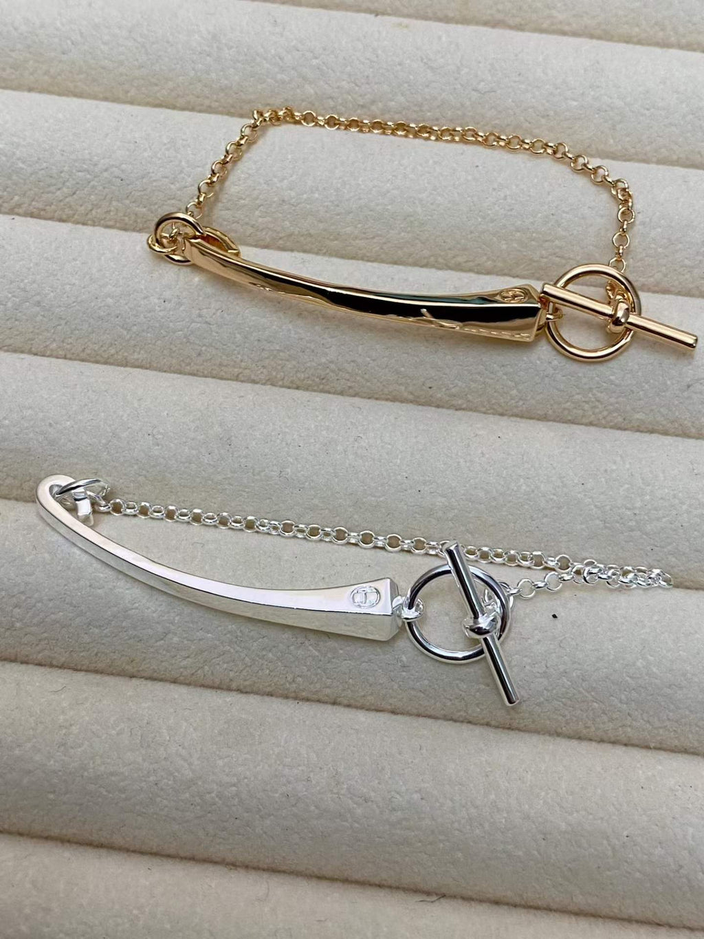 {
  "Elowen jewels": "Elowen jewels",
  "CLOU DE FORGE BRACELET WITH SQUARE CONE STUDS": "CLOU DE FORGE ブレスレット スクエアコーンスタッド付き"
}