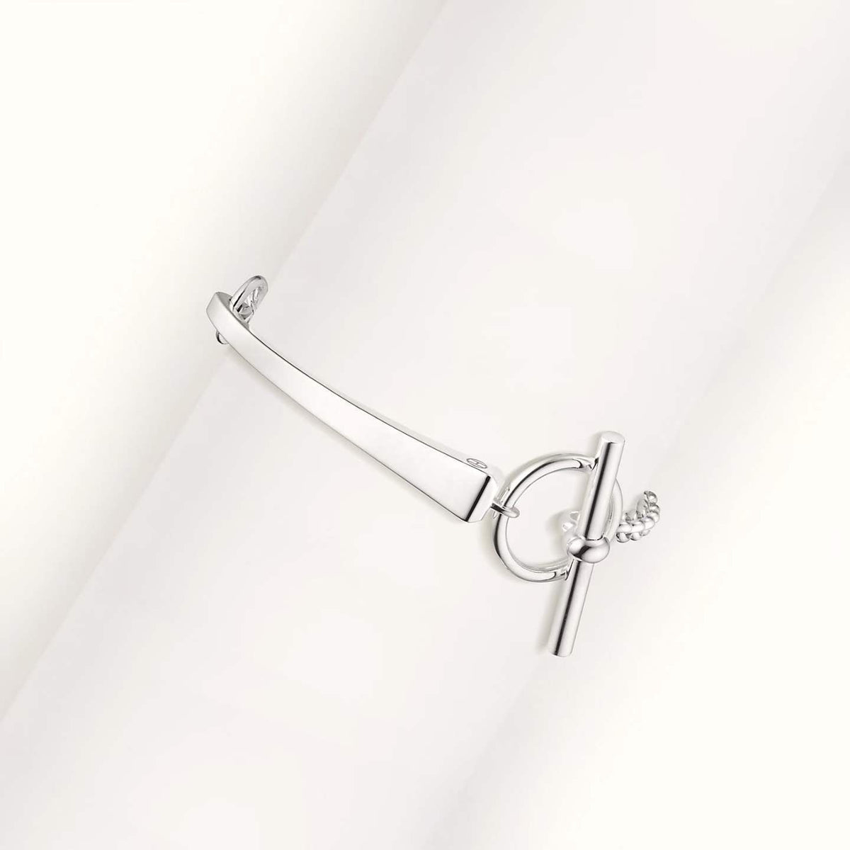 {
  "Elowen jewels": "Elowen jewels",
  "CLOU DE FORGE BRACELET WITH SQUARE CONE STUDS": "CLOU DE FORGE ブレスレット スクエアコーンスタッド付き"
}