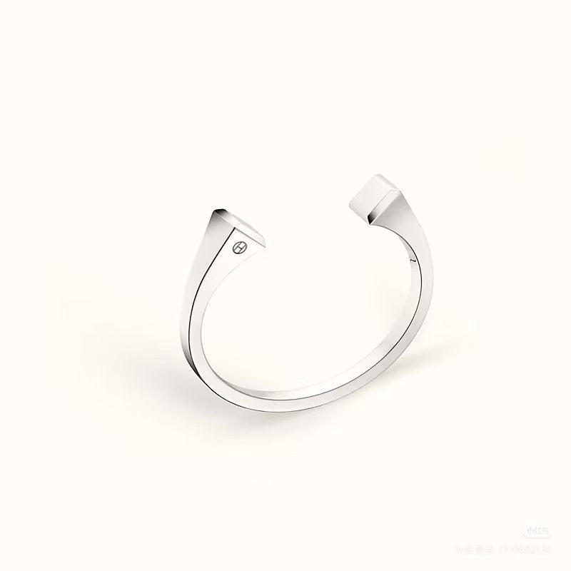 [Elowen jewels]CLOU DE FORGE QUADRATISCHE KEGELNIETEN OFFENER ARMBEIF EINE GRÖSSE