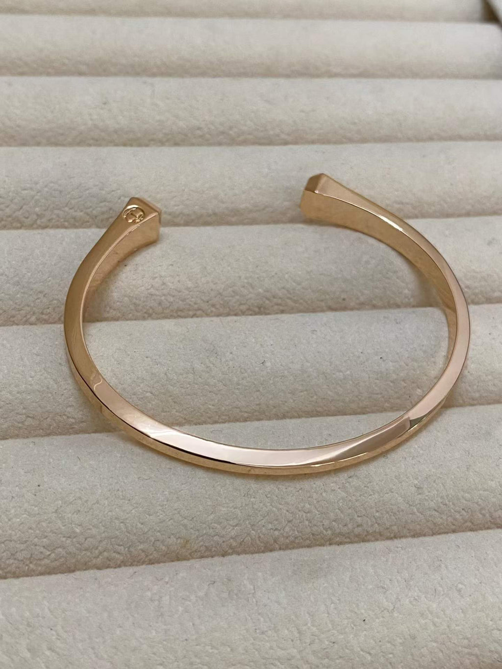 [Elowen jewels]CLOU DE FORGE SQUARE CONE STUDS OPEN CUFF ONE SIZE