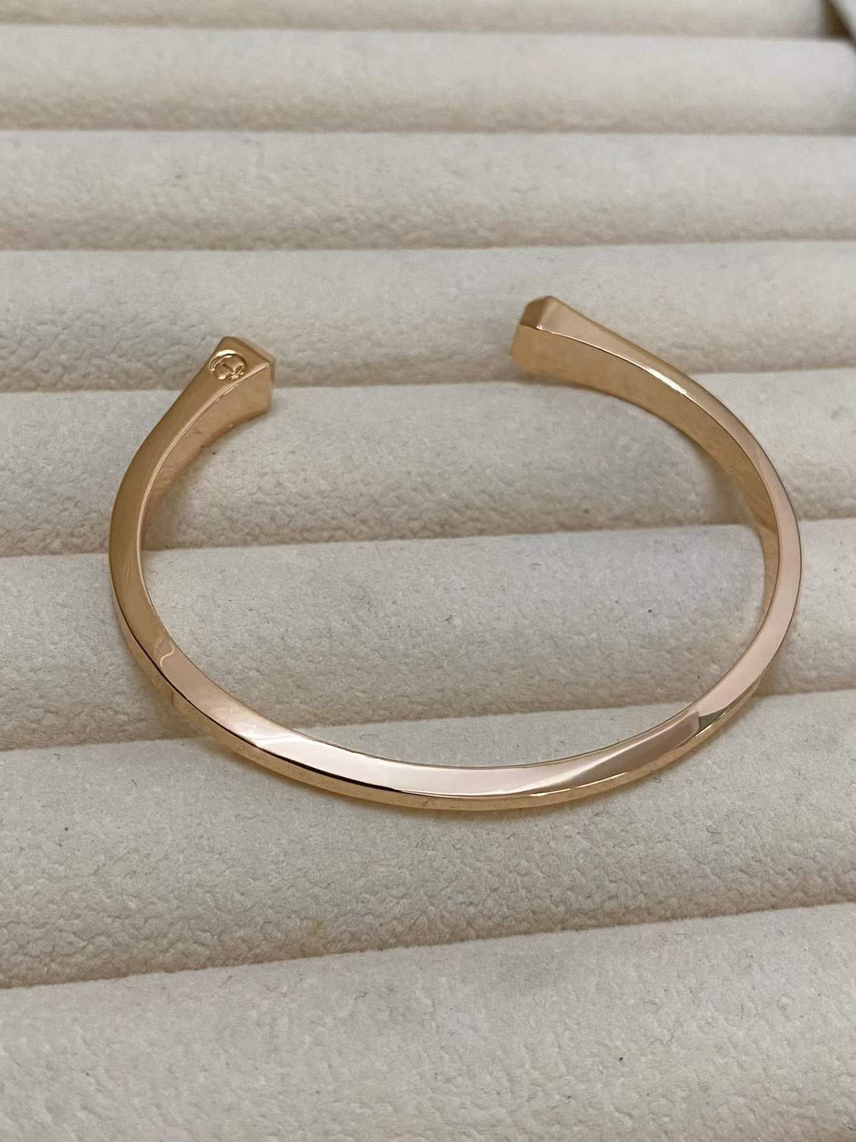 [Elowen jewels]CLOU DE FORGE SQUARE CONE STUDS OPEN CUFF ONE SIZE