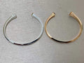 [Elowen jewels]CLOU DE FORGE QUADRATISCHE KEGELNIETEN OFFENER ARMBEIF EINE GRÖSSE