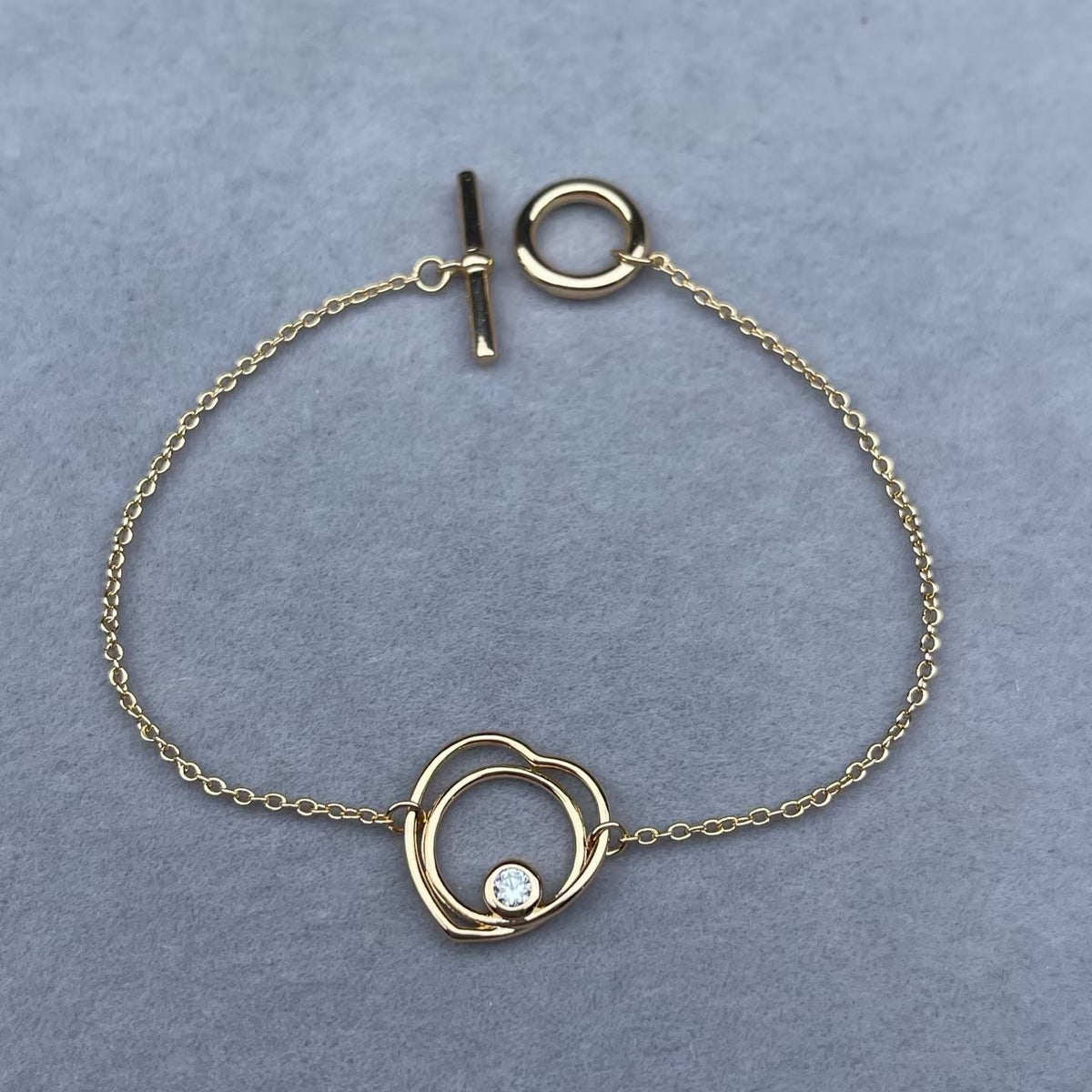 {
  "Elowen jewels": "エロウェン・ジュエルズ",
  "HOLLOW HEART SINGLE DIAMOND BRACELET": "ホロウハート シングルダイヤモンドブレスレット"
}