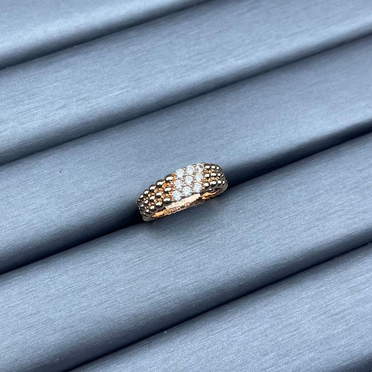 {"[Elowen jewels]NARROW BEADED RING WITH DIAMONDS": "[Elowen jewels] ダイヤモンド付きナロービーデッドリング"}