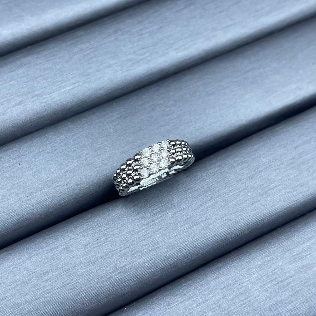 {"[Elowen jewels]NARROW BEADED RING WITH DIAMONDS": "[Elowen jewels] ダイヤモンド付きナロービーデッドリング"}